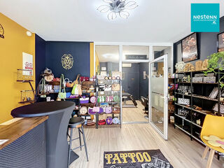   MONTROND-LES-BAINS ? LOCAL COMMERCIAL OU PROFESSIONNEL ? EMPLACEMENT STRATÉGIQUE ! Montrond les bains