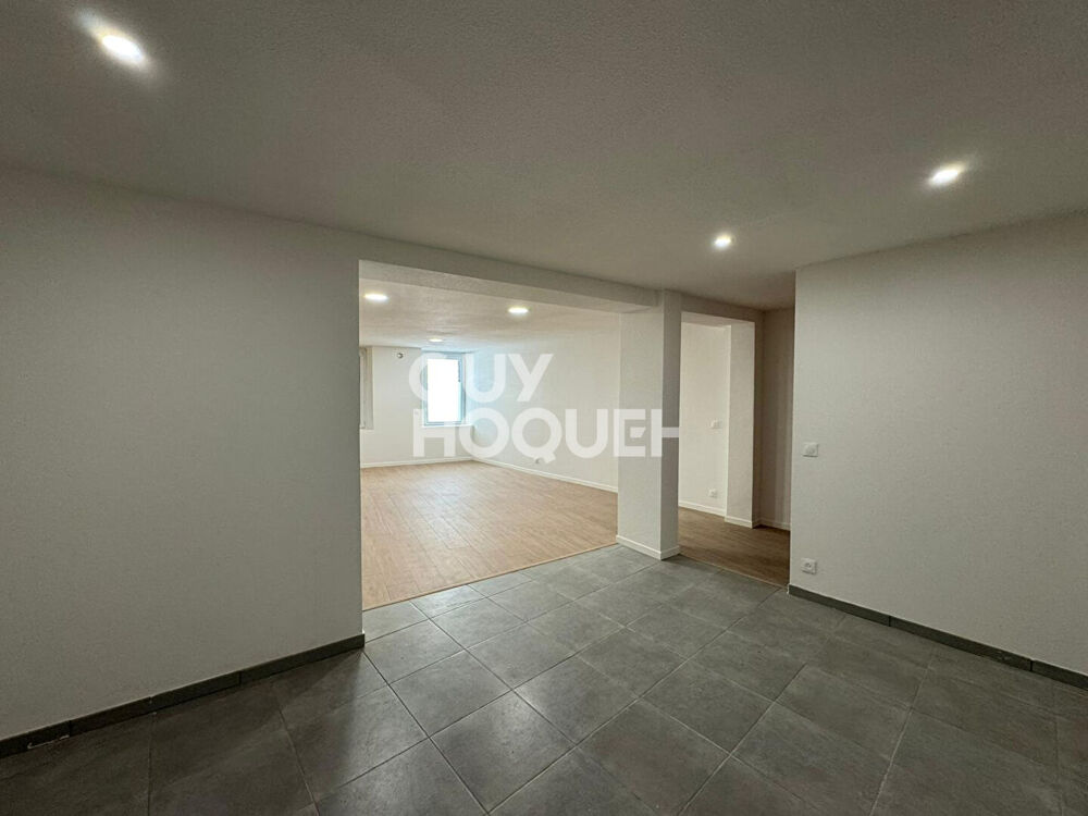 Maison de ville rénovée à proximité des commodités
