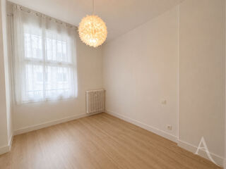  Appartement à louer 3 pièces 76 m²