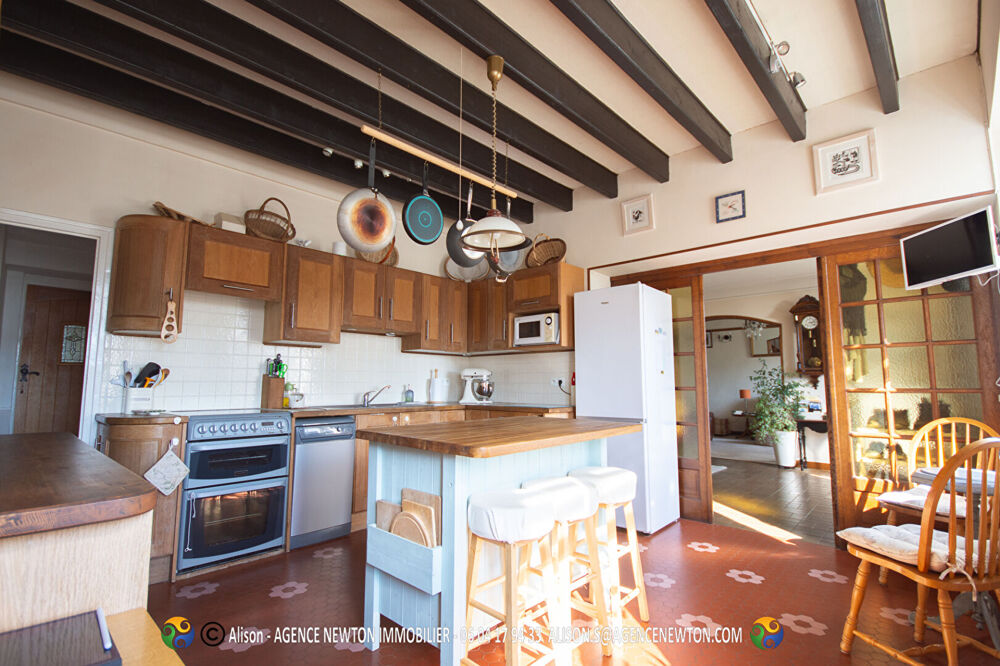 MAYENNE, La Dorée, 4-6 chambres, 227 m² habitables, dépendances, garage, jardin, puits, sur un terrain de 3897 m².