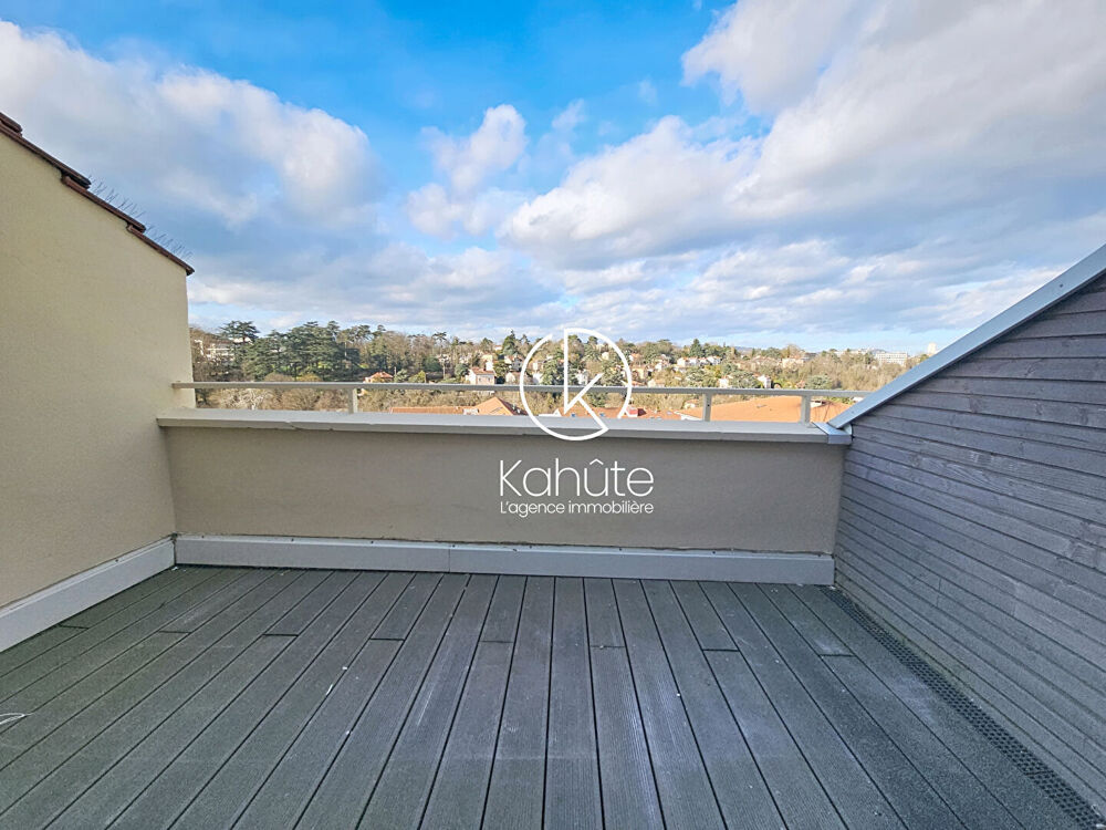 Vente Appartement 300 m place des tuileries à Tassin bel ancien entièrement rénové de 100 m² avec vue sur la campagne tassinoise Tassin la demi lune