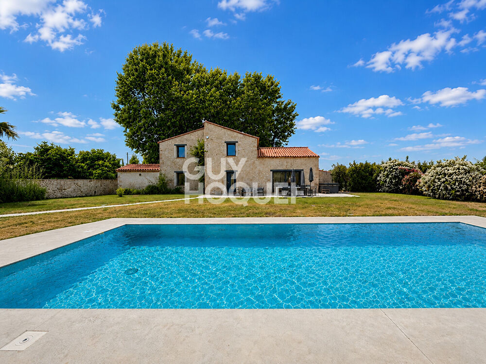Demeure de prestige Saint Genis Des Fontaines 17 pièce(s) 410 m2 habitables +local agricole à usage commercial