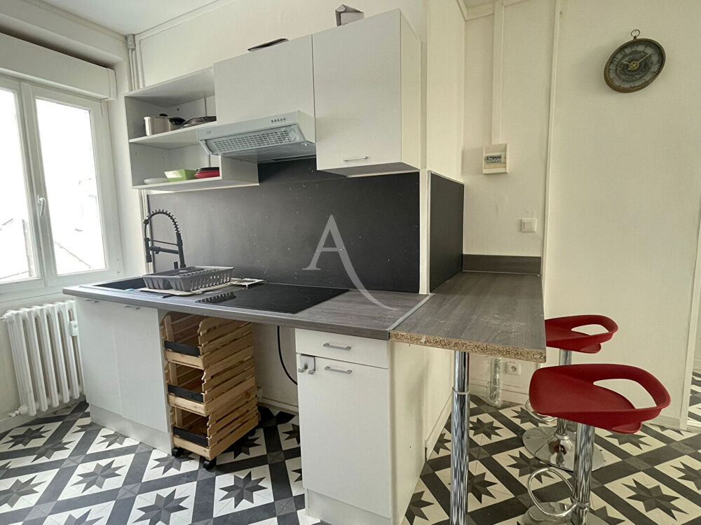 RUE SAINT-LAZARE - T3 MEUBLÉ - DISPONIBLE MAINTENANT - TOUTES CHARGES COMPRISES