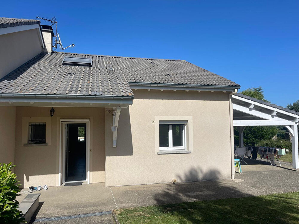 Belle maison avec 5 chambres, garage et terrain dans centre d'Yssingeaux