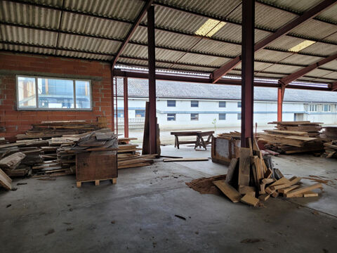   Hangar ouvert de 2116 m² 