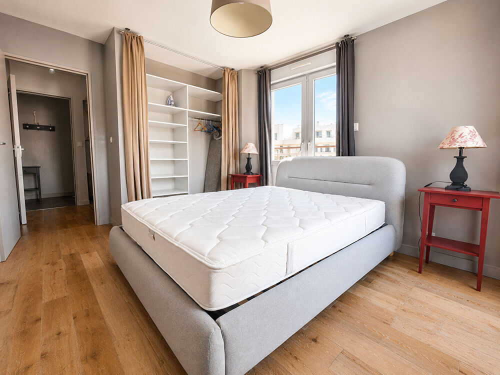 Vente Appartement TOURS HYPERCENTRE Élégant appartement de 66 m² avec parking, à deux pas de la gare TGV, bus, tramway, commerces, écoles... Tours