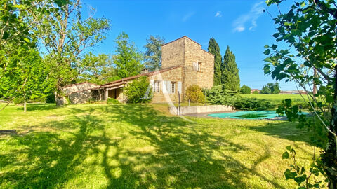   A VENDRE  PROPRIETE DE CAMPAGNE FLANQUEE DE SON PIGEONNIER EN PLEINE CAMPAGNE .. Maison - 9 pi�ce(s) - 197 m�