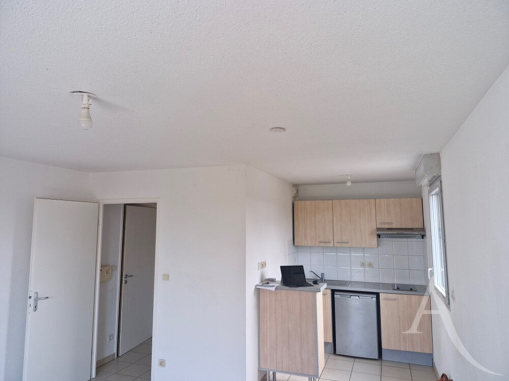 TOULOUSE APPARTEMENT T2 de 40m2, DERNIER ETAGE AVEC BALCON ET PARKING.