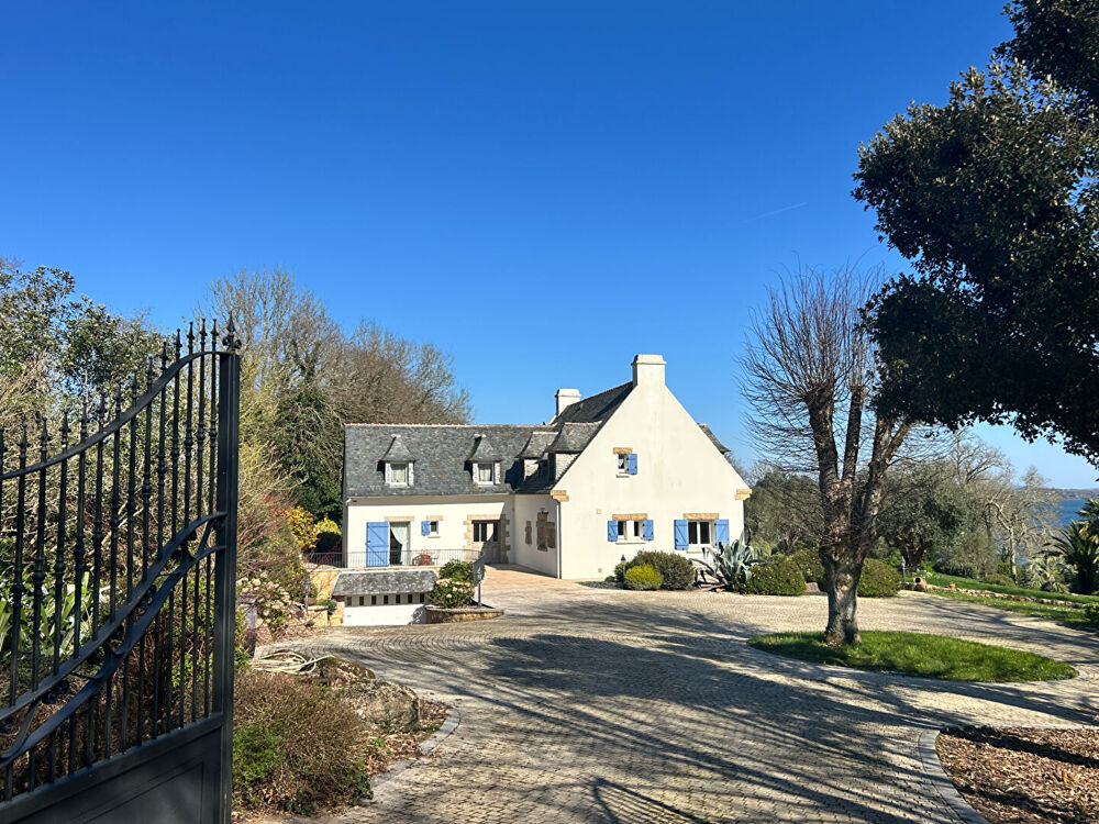 FINISTÈRE: Proche Brest. Superbe propriété côtière de 6 chambres avec accès direct au bord de l'eau.
