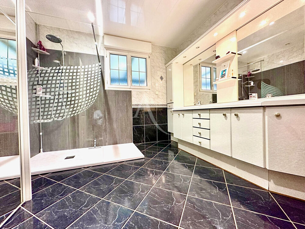 MARAINVILLER : charmante maison d'environ 172 m² avec piscine