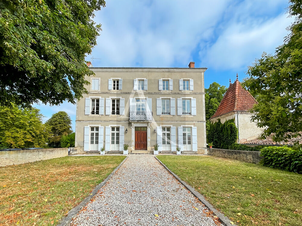 Demeure de prestige avec grange de 300 m2 et piscine - 1,13 hectares de terrain