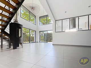  Maison à louer 7 pièces 163 m²