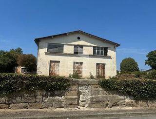 Maison 10 pièces 236 m² · à Saint-Seurin-sur-l'Isle · 236 m² · 174 000 €