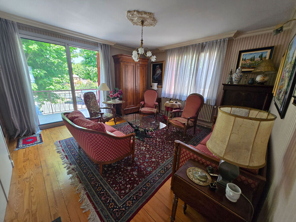 Vente Maison Rive-de-Gier (42800) - Maison 190 m² - Sous-sol 4 garages - Place Chipier - Cachet, volumes et praticité, à deux pas de tout Rive de gier