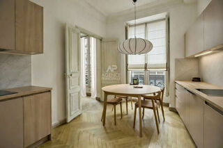 Vente Appartement Versailles Notre-Dame Paroisse - Appartement 5 pièces 132 m² carrez situé au 1er étage  avec cave et accès à un jardin collectif Versailles