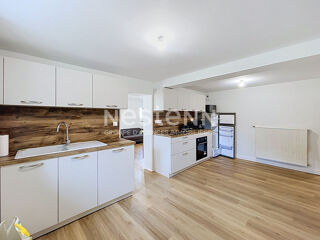  Appartement à louer 3 pièces 90 m²