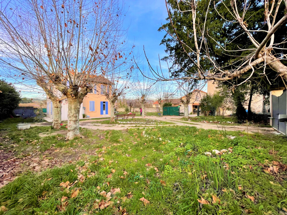 Location Maison À louer maison 6 pièces de 149 m² avec cave, garage et terrain arboré de 1 500 m² Marseille 11