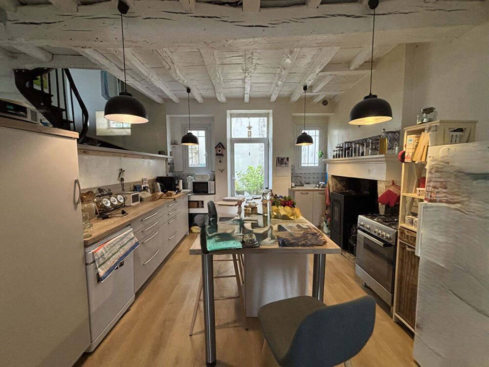 Vente Maison Maison de ville entierement rénovée offrant 210 m2 sur un terrain de 997m² Riberac