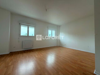  Appartement à louer 4 pièces 104 m²