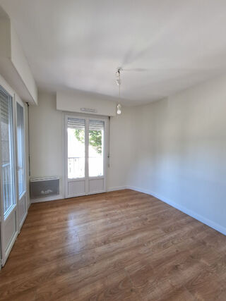  Appartement à louer 4 pièces 83 m²