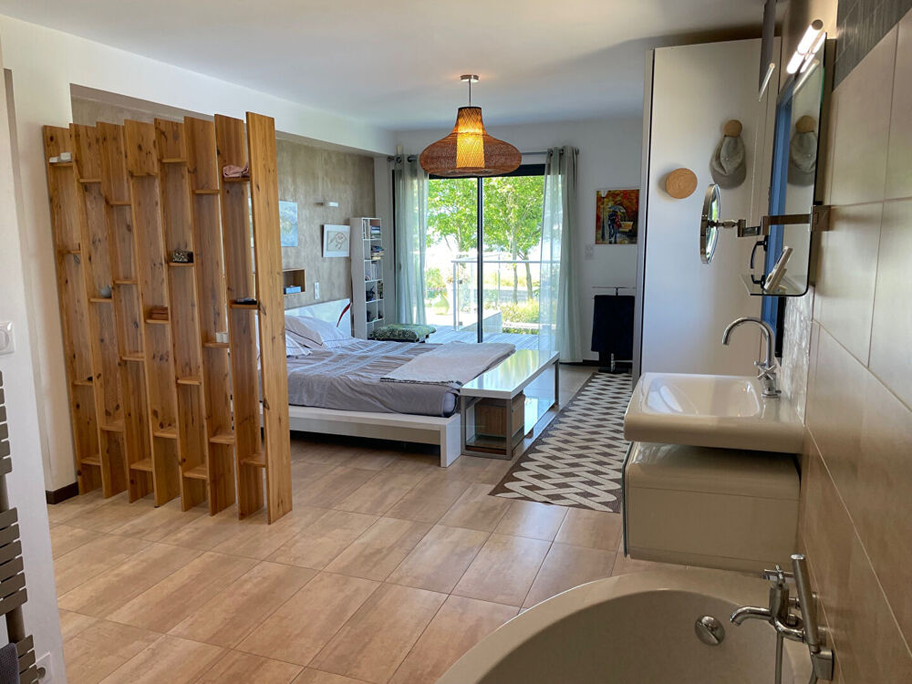 Ile-Tudy, une contemporaine d'exception de 210 m² avec une vue sur l'étang de Kermor, la plage à pied !