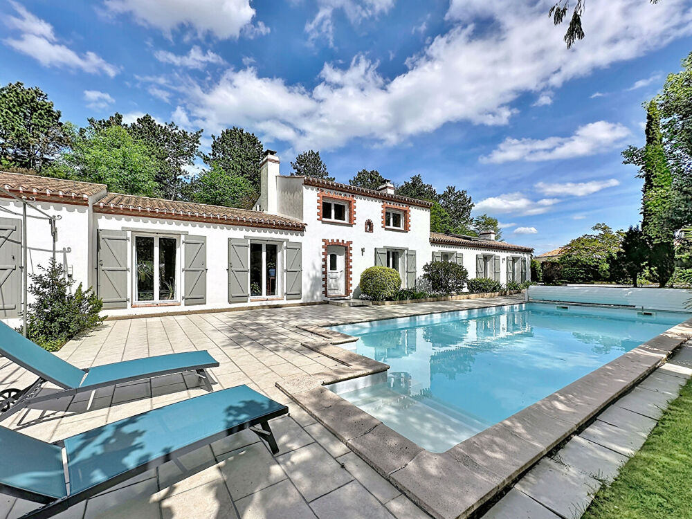 Vente Maison Maison Challans 9 pièce(s) 220m2 Challans