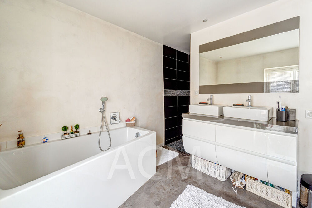 Vente Maison Maison 7 pièces - 3 chambres - Centre ville - Au calme - Cour Lumineuse Maisons laffitte
