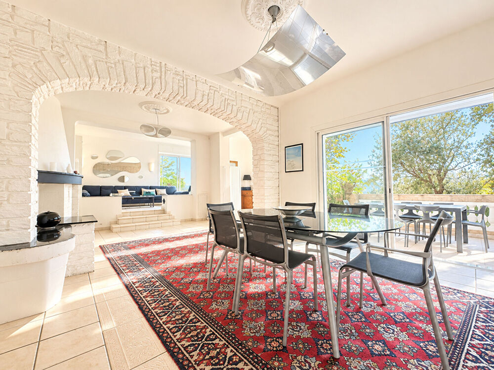 A vendre villa 6 pièces, 5 chambres à Boulouris avec piscine