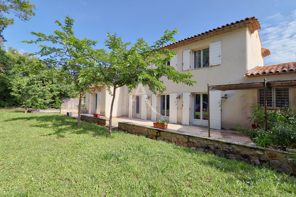VILLA TYPE 6 AU CALME DE 172M2 AVEC JARDIN GARAGE ABRI VOITURE DOUBLE ET PISCINE