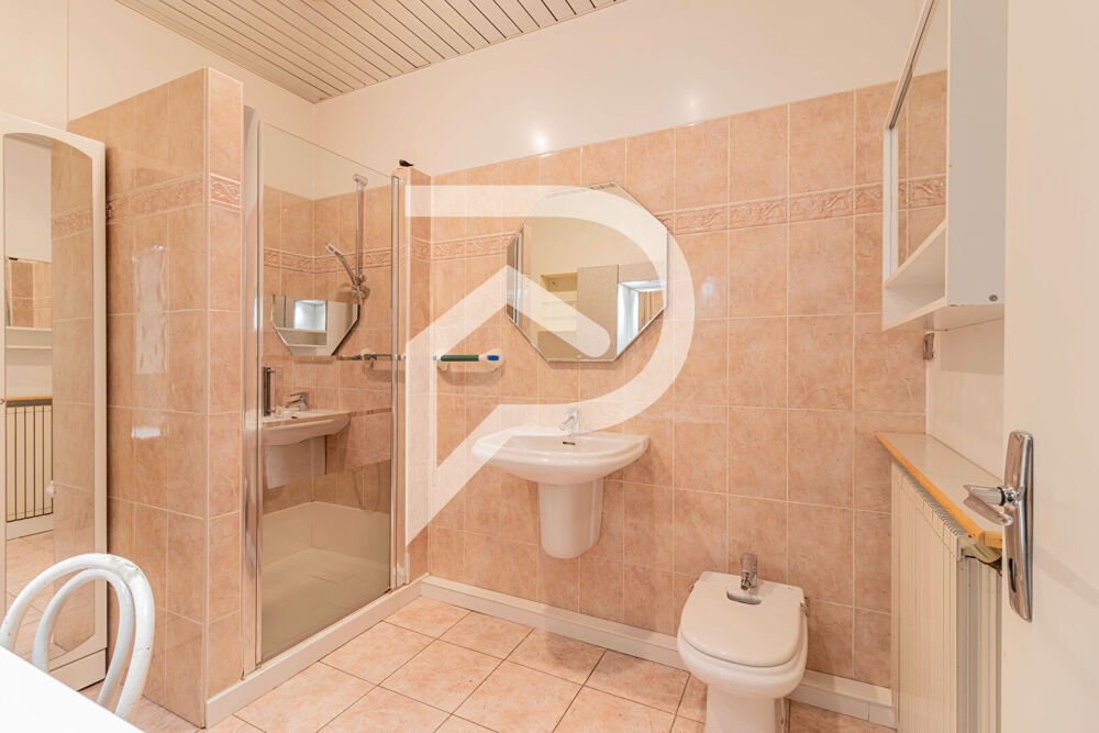 Vente Appartement A saisir grand T3 de 75m2 dans bel immeuble ancien. Marseille 2