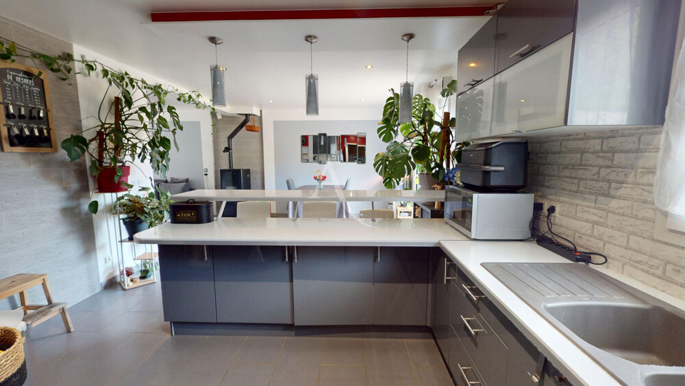Maison familiale 4 chambres, avec dépendance et jardin