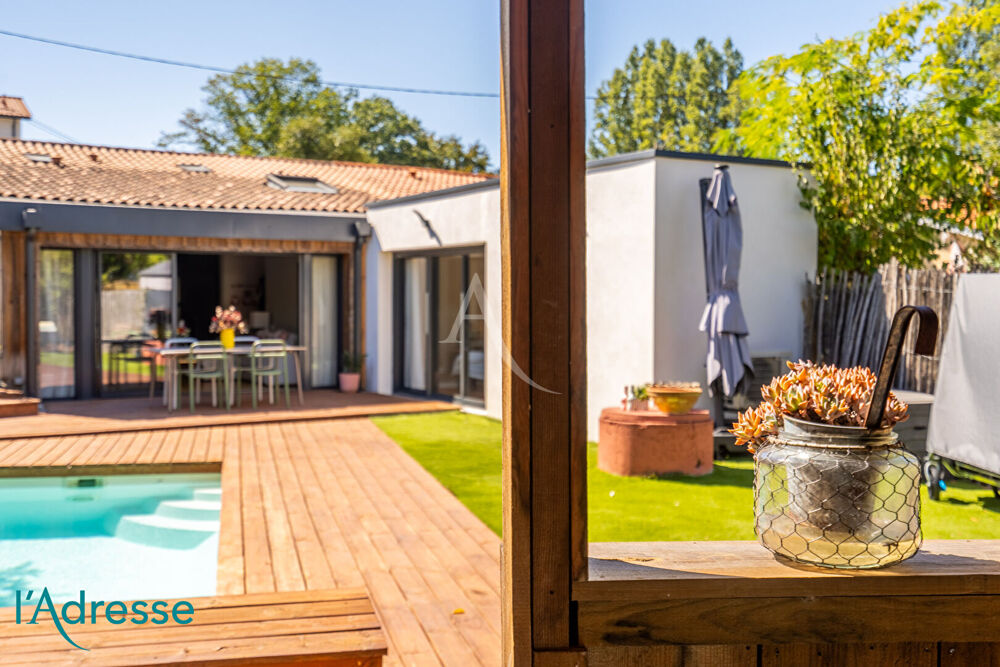 Vente Maison GRADIGNAN proche des commerces - Maison moderne de plain-pied avec piscine Gradignan