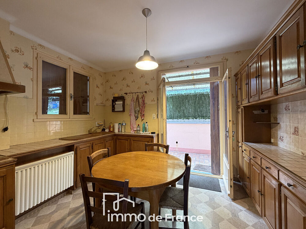 Proche centre-ville- Maison (104 m2 habitables) avec garage et appartement.
