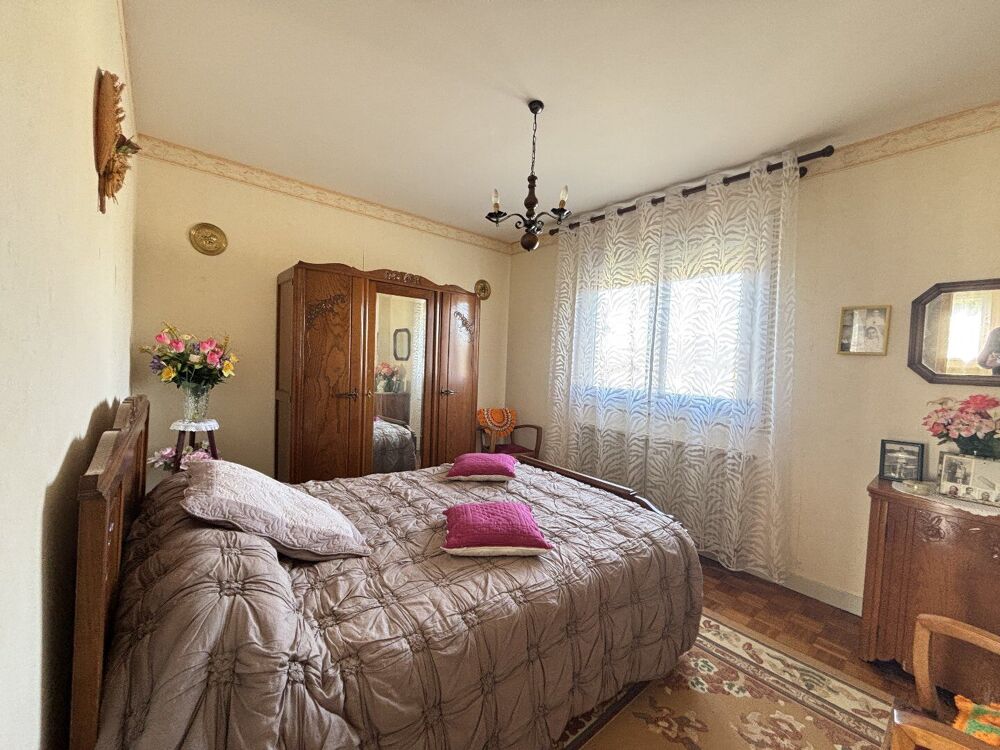 Vente Maison Maison spacieuse de 3 chambres à distance de marche du centre-ville de Ruffec. Ruffec