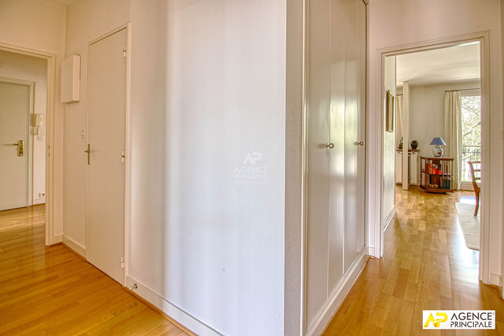 Vente Appartement Versailles centre Avenue de Paris Appartement 4 pièces 90 m² situé au 3ème étage avec ascenseur, balcon, cave et parking Versailles