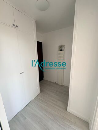  Appartement à louer 2 pièces 32 m²
