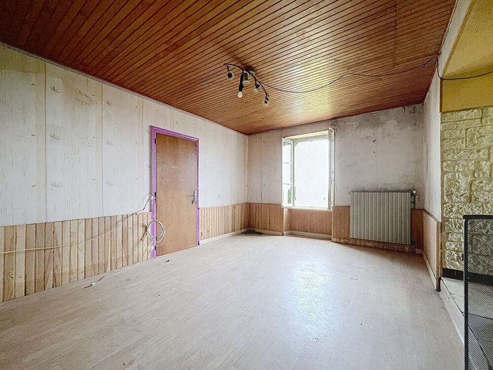 Maison, dépendances et hangar à Querrien