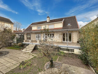  Maison  vendre 8 pices 210 m