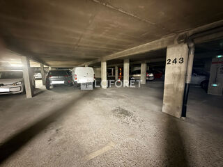  Parking / Garage à louer 