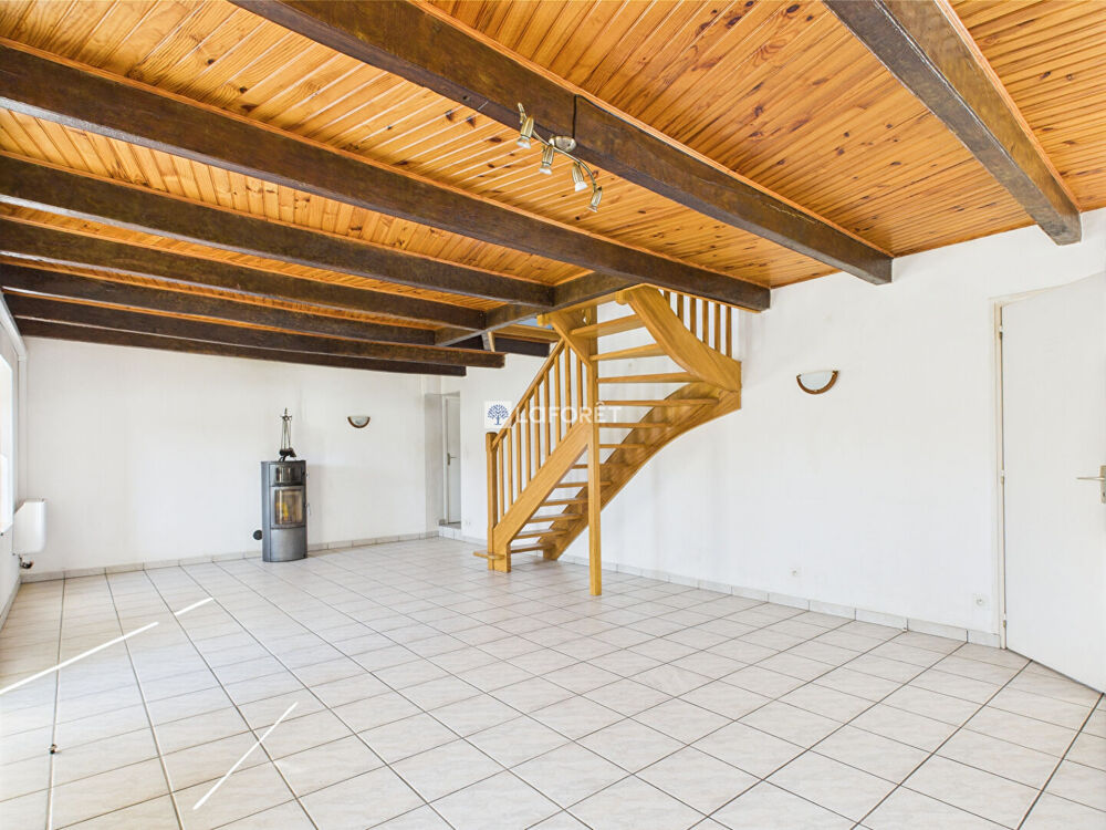 Location Maison Maison en pierre - Trégourez 5 pièce(s) 108 m2 TrÉgourez