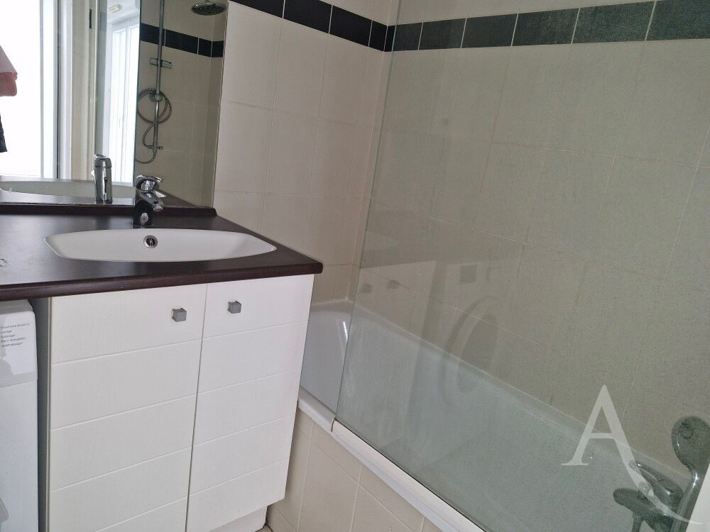 TOULOUSE APPARTEMENT T2 de 40m2, DERNIER ETAGE AVEC BALCON ET PARKING.