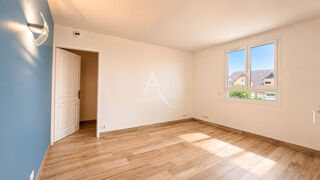  Appartement à louer 5 pièces 220 m²