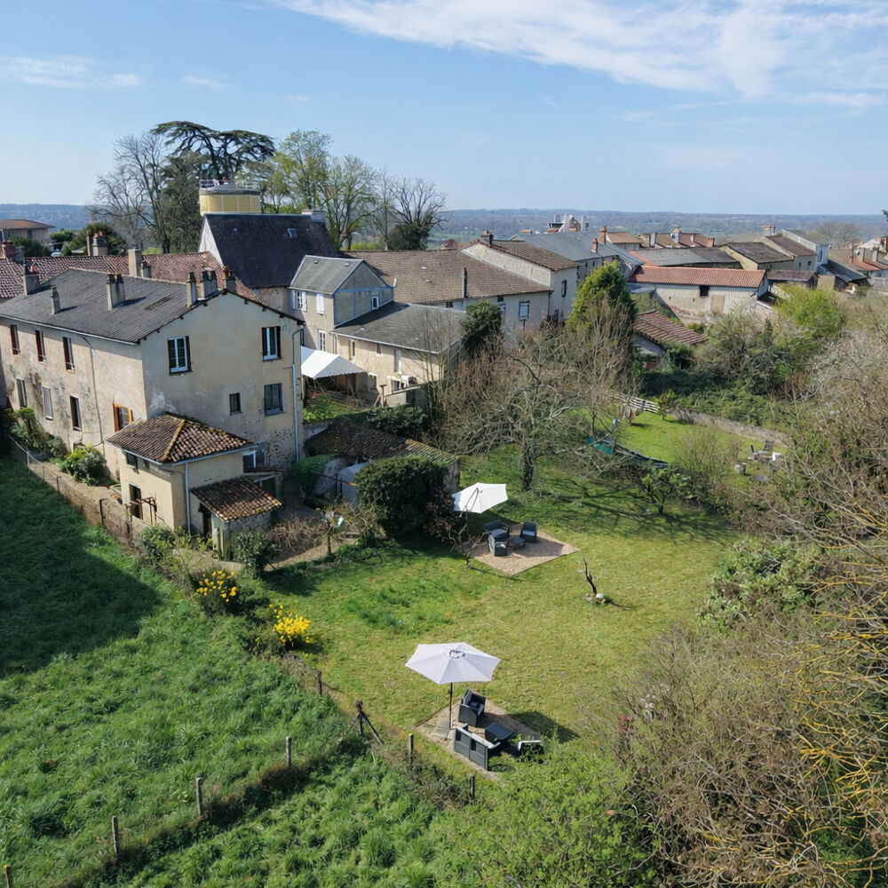 Maison 14 pièces 335 m² · à Le Dorat · 335 m² · 270 000 €