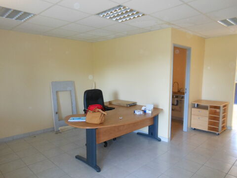 Loue Montrevel local commercial activit&eacute; de bureau ou lib&eacute;ral 840 01340 Montrevel en bresse