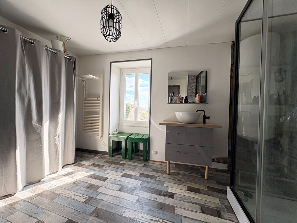 Maison 7 pièces - 5 chambres - Les Velluire sur Vendée