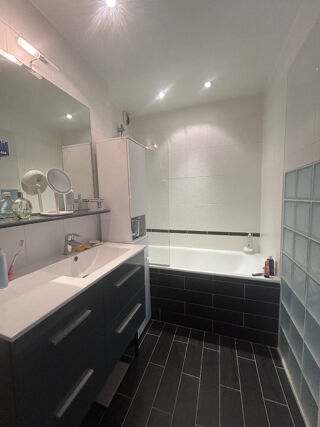  Appartement à louer 3 pièces 65 m²