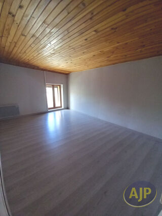  Appartement à louer 2 pièces 65 m²