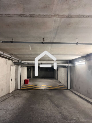  Parking / Garage à louer 1 pièce 