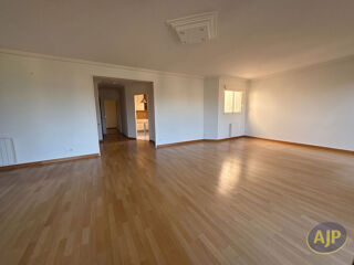  Appartement à louer 4 pièces 122 m²