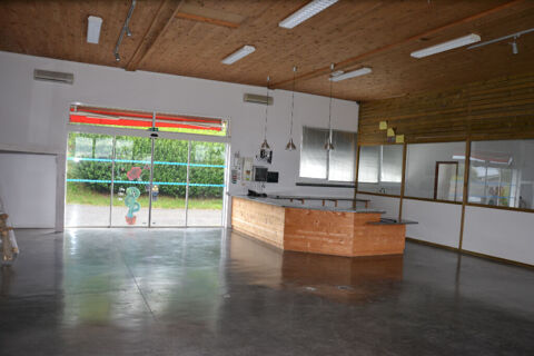 Local commercial lumineux de 150m2 avec parking privatif  sur Yssingeaux 1300 43200 Yssingeaux